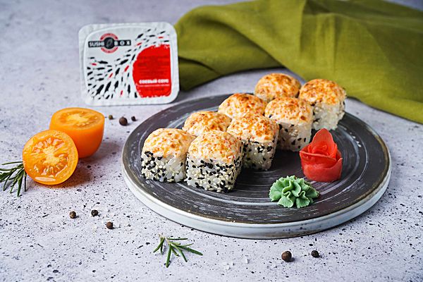 Ролл Запеченная калифорния в кунжуте