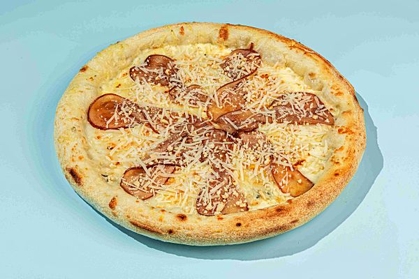 Пицца Сырная с грушей