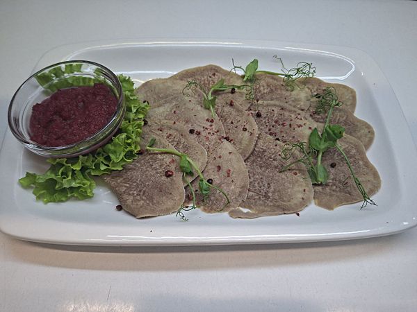 Язык отварной с хреном