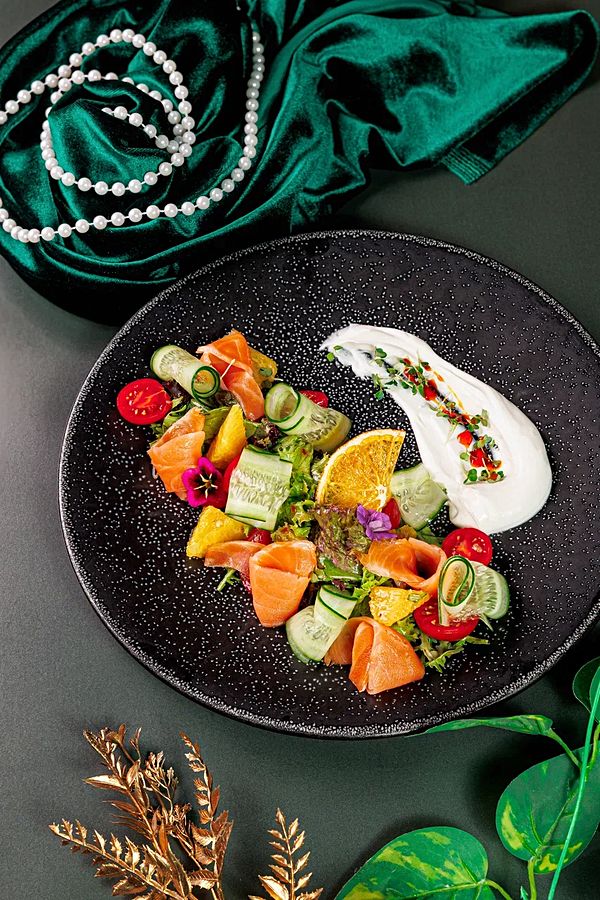 Салат с лососем