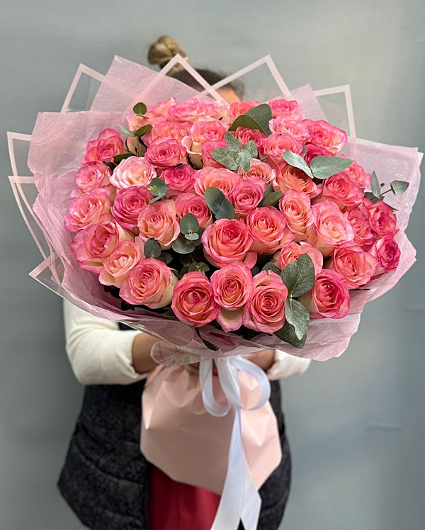 51 высокая роза с эвкалиптом