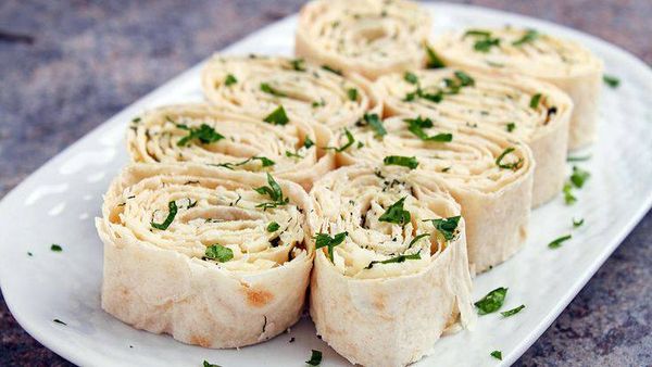 Лаваш с сыром, чесноком и зеленью