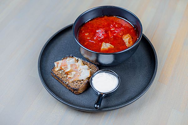 Борщ с вяленой свеклой и бычьими хвостами