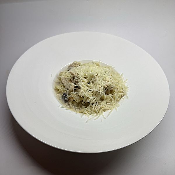 Паста с курицей и грибами