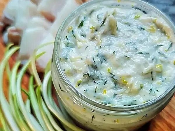 Сало с чесноком и зеленью