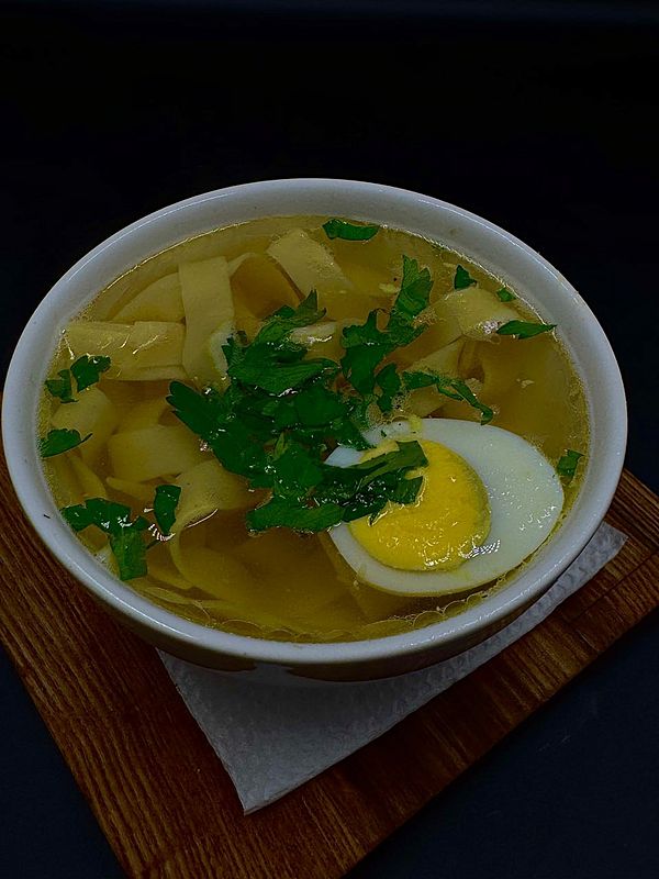 Куриный бульон с лапшой