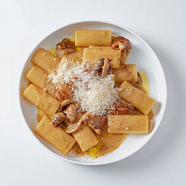 Паста с курицей и белыми грибами