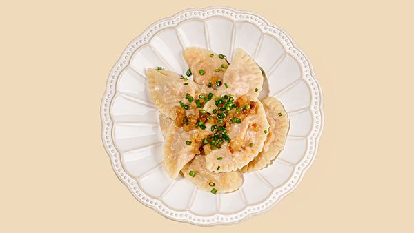 Вареники с капустой шкварками и луком