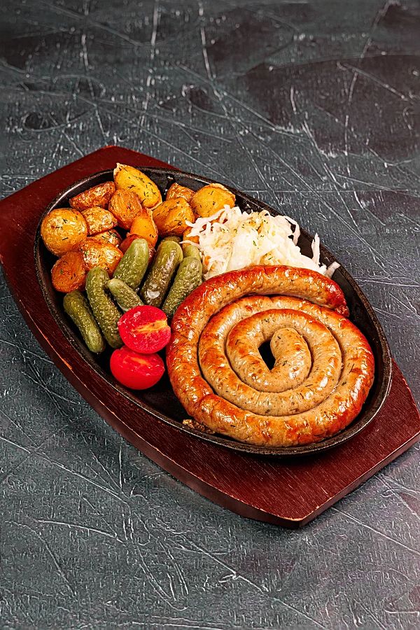 Сковородка с колбасой