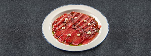 Карпаччо из тунца с трюфельным понзу