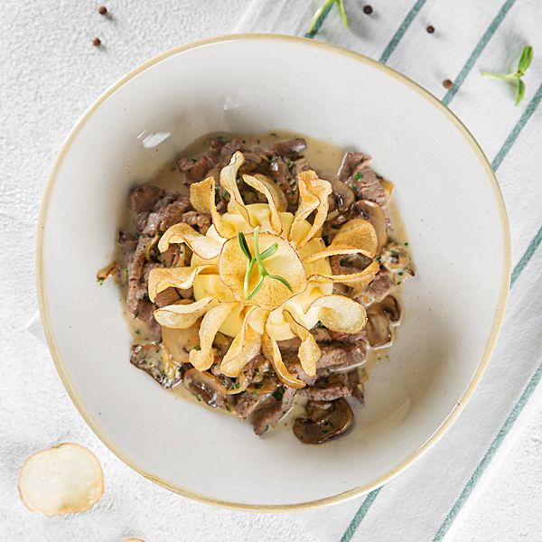 Бефстроганов с картофельным пюре