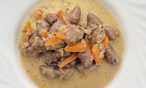 Сердечки куриные в сметанном соусе