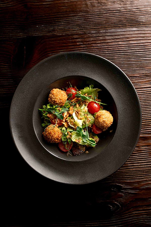 Теплый салат с брискетом