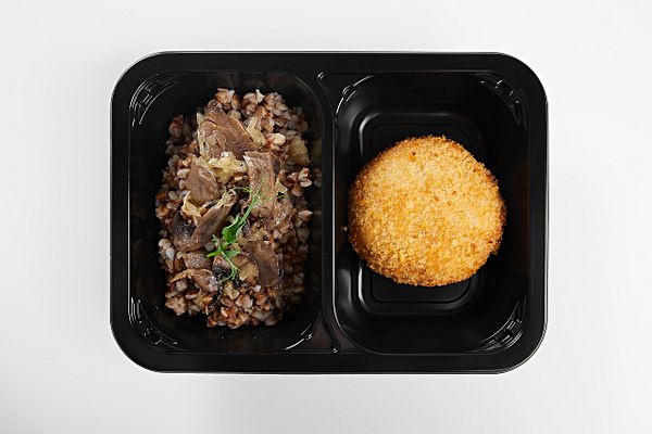 Котлета по-пожарски с кашей гречневой с грибами и жареным луком