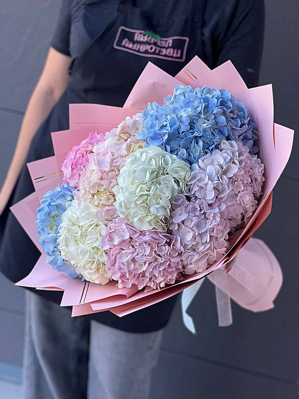 9 гортензий в нежном оформлении