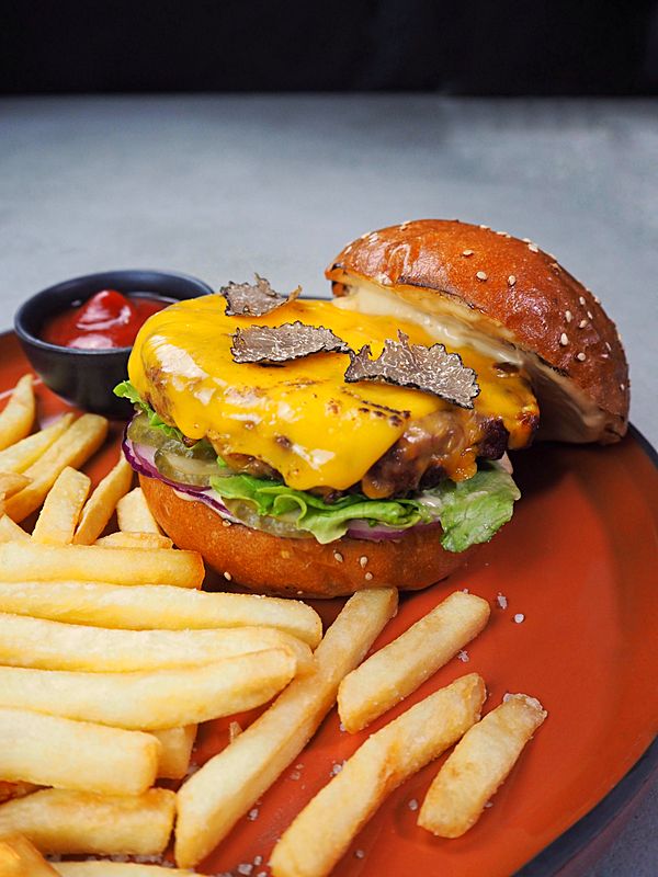 Фирменный бургер с трюфелем