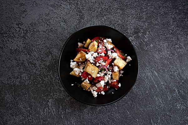 Помидоры с баклажаном и брынзой