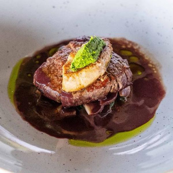 Турнедо Россини с фуагра, дюкселем из шампиньонов и крем из петрушки