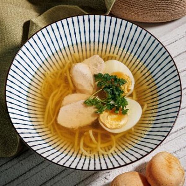 Бульон куриный с лапшой