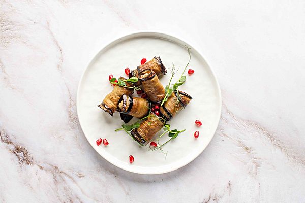 Рулетики из баклажан с ореховой начинкой