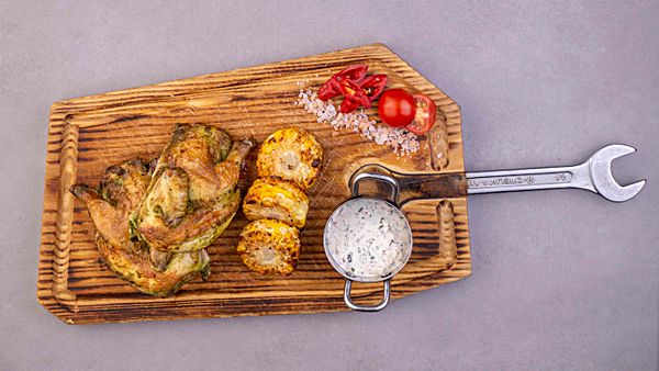 Цыплёнок фермерский в травах с кукурузой