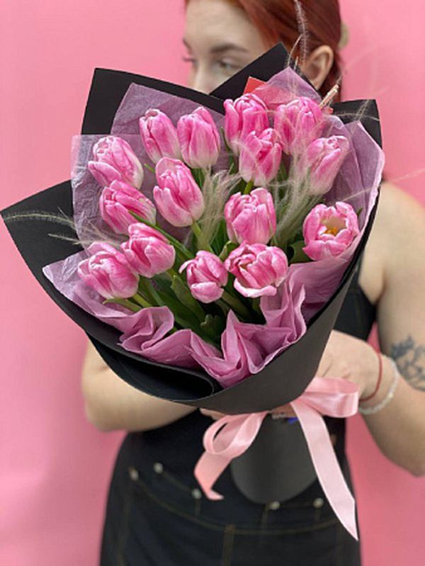 15 нежных тюльпанов в оформление
