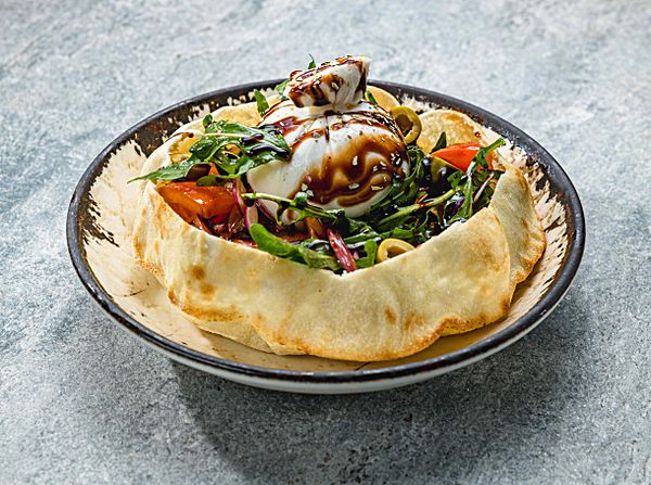 Салат с бураттой