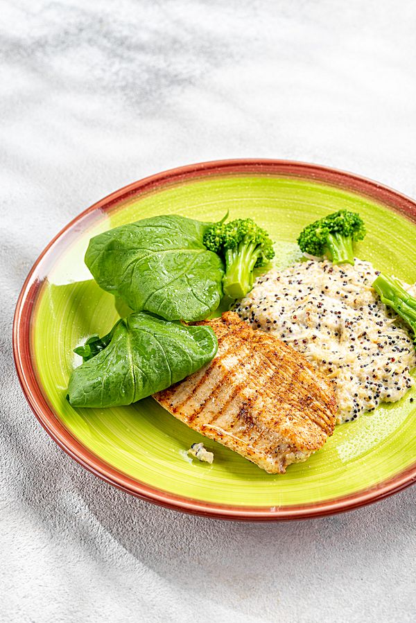 Индейка с брокколи и киноа