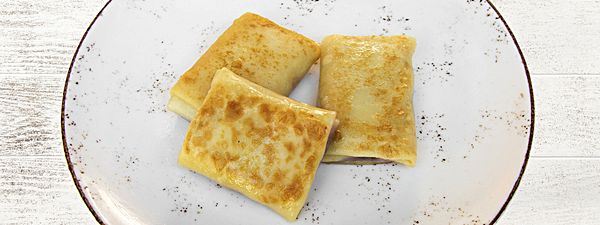 Блинчики с курицей и грибами со сметаной