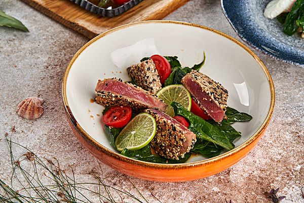 Тунец со шпинатом