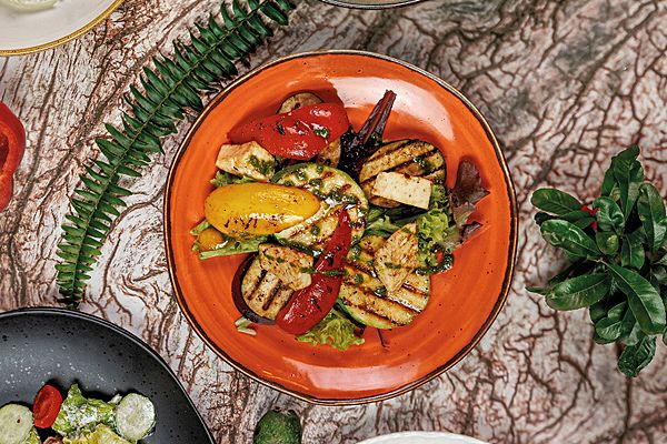 Гриль салат с сыром