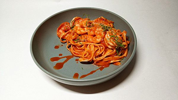 Фреска с креветками и соусом а-ля биск