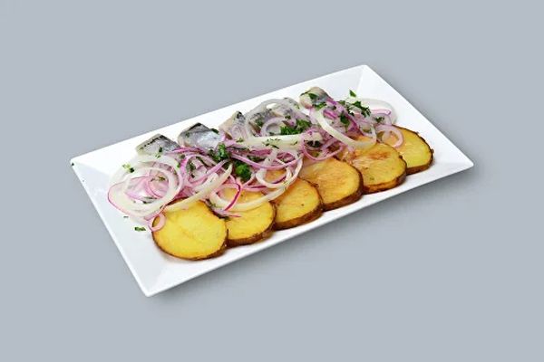 Сельдь, маринованная с картофелем