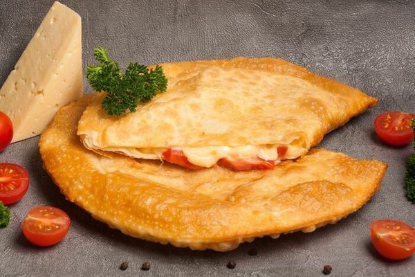 Чебурек классический Мясо+Сыр+Помидор
