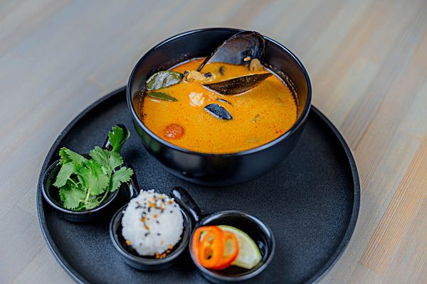 Том-ям с морепродуктами и рисом