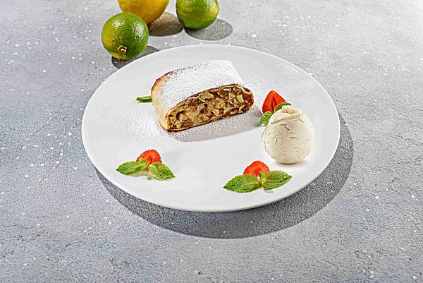 Штрудель с яблоком