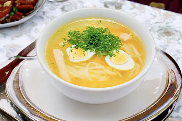Куриный бульон с лапшой