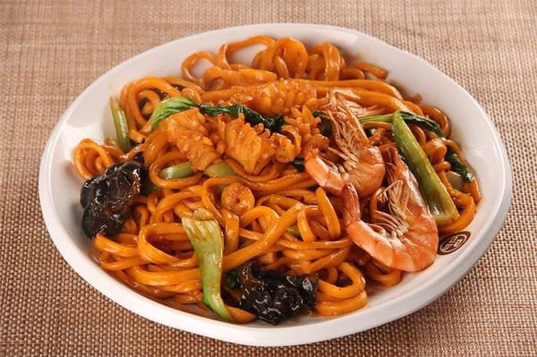 Жареная лапша с морепродуктами