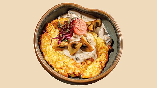 Картофельные драники под сливочным-грибным соусом