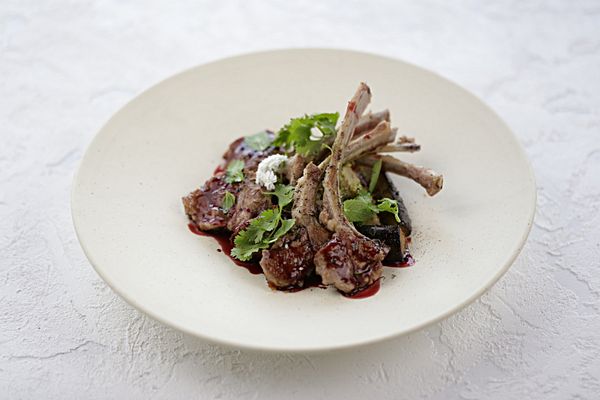 Каре барашка с копчёными овощами