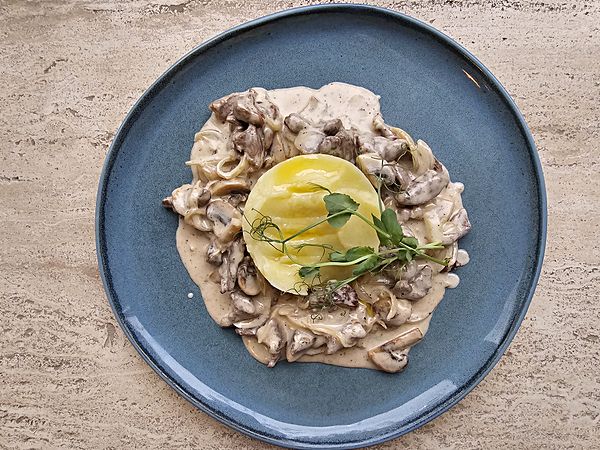 Бефстроганов из говяжьей вырезки с картофельным пюре