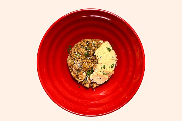 Жаренный рис с курицей и омлетом