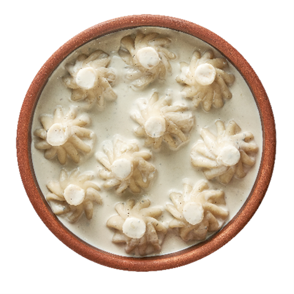 Мини-хинкали с курицей в соусе блю чиз