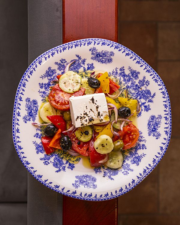 Греческий салат с рукколой