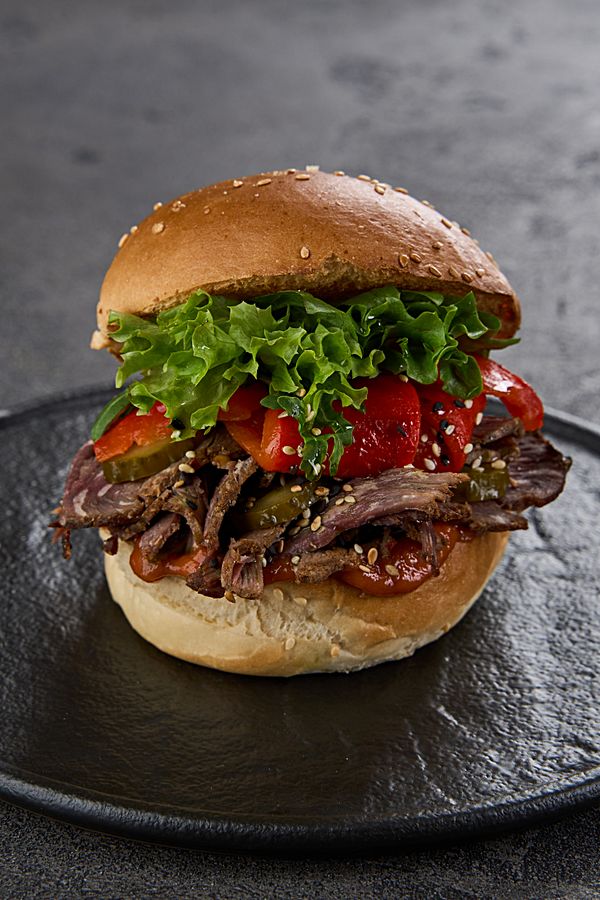 Бургер с пастрами