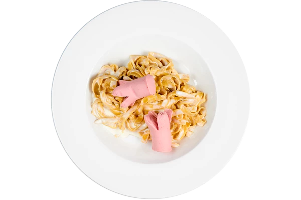 Домашняя паста с сыром и сосиской