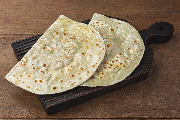 Янтык с картофельным пюре и жареным луком