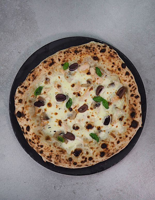 Курица, оливĸи ĸаламата, шампиньоны