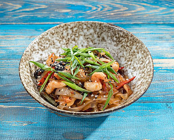 Лапша рисовая с кальмаром и креветками