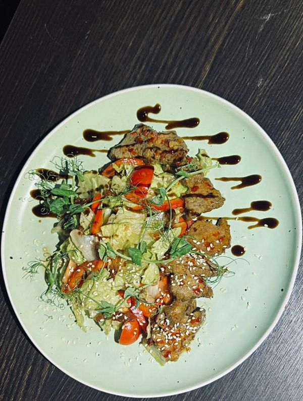 Салат с антрекотом говяжьим 230 гр